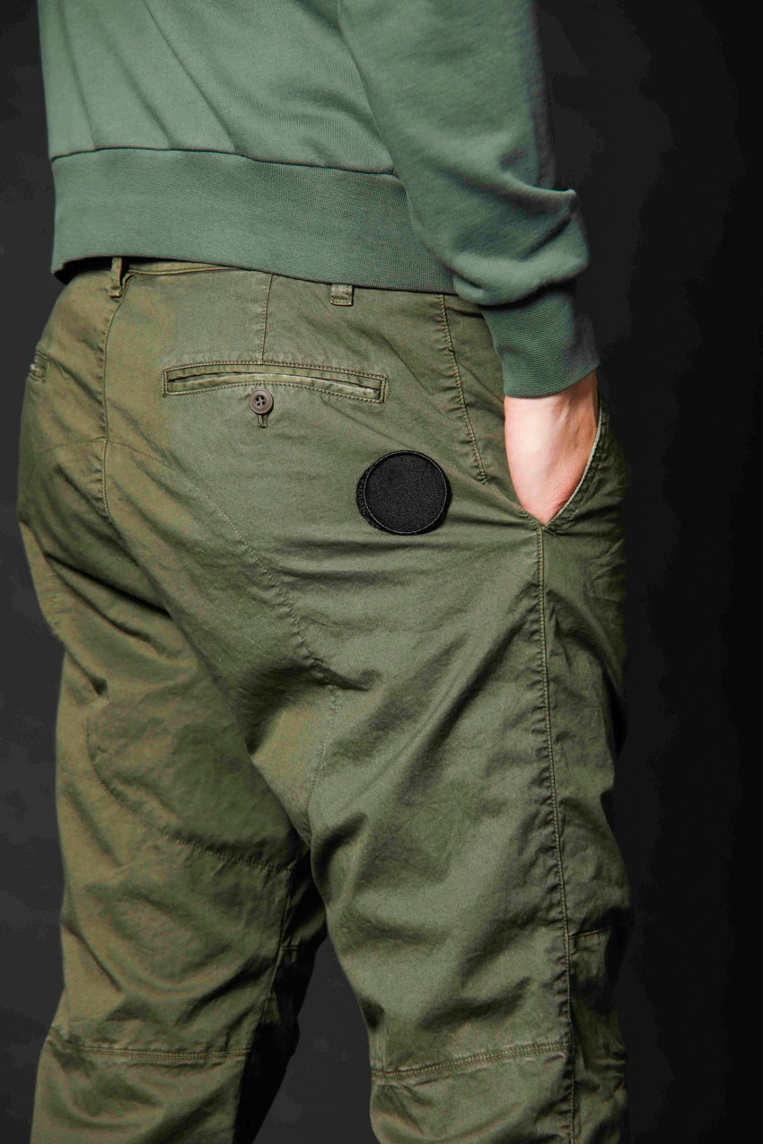 Bild 3 der limitierten Herren Stretch-Twillhose Modell John Coolkhinos carrot fit grün Chino Hose von Mason's