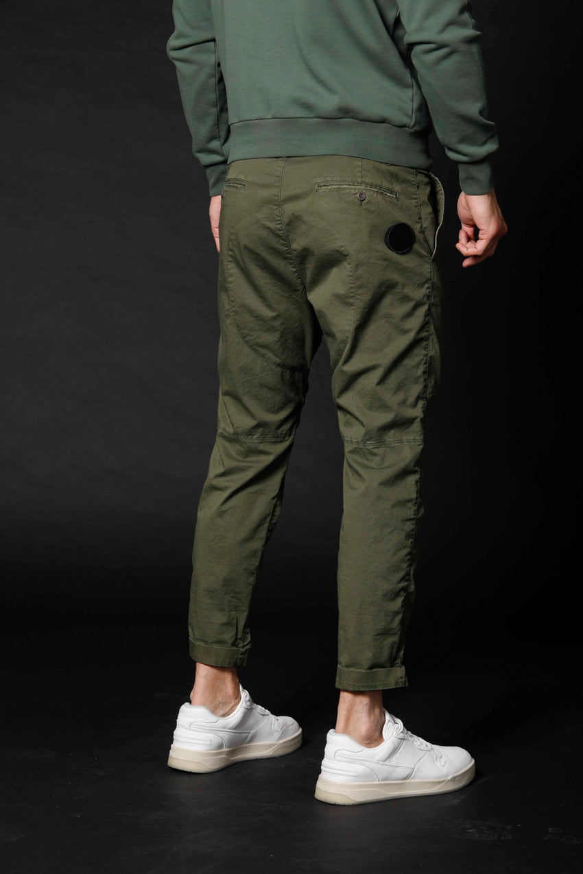 Bild 2 der limitierten Herren Stretch-Twillhose Modell John Coolkhinos carrot fit grün Chino Hose von Mason's