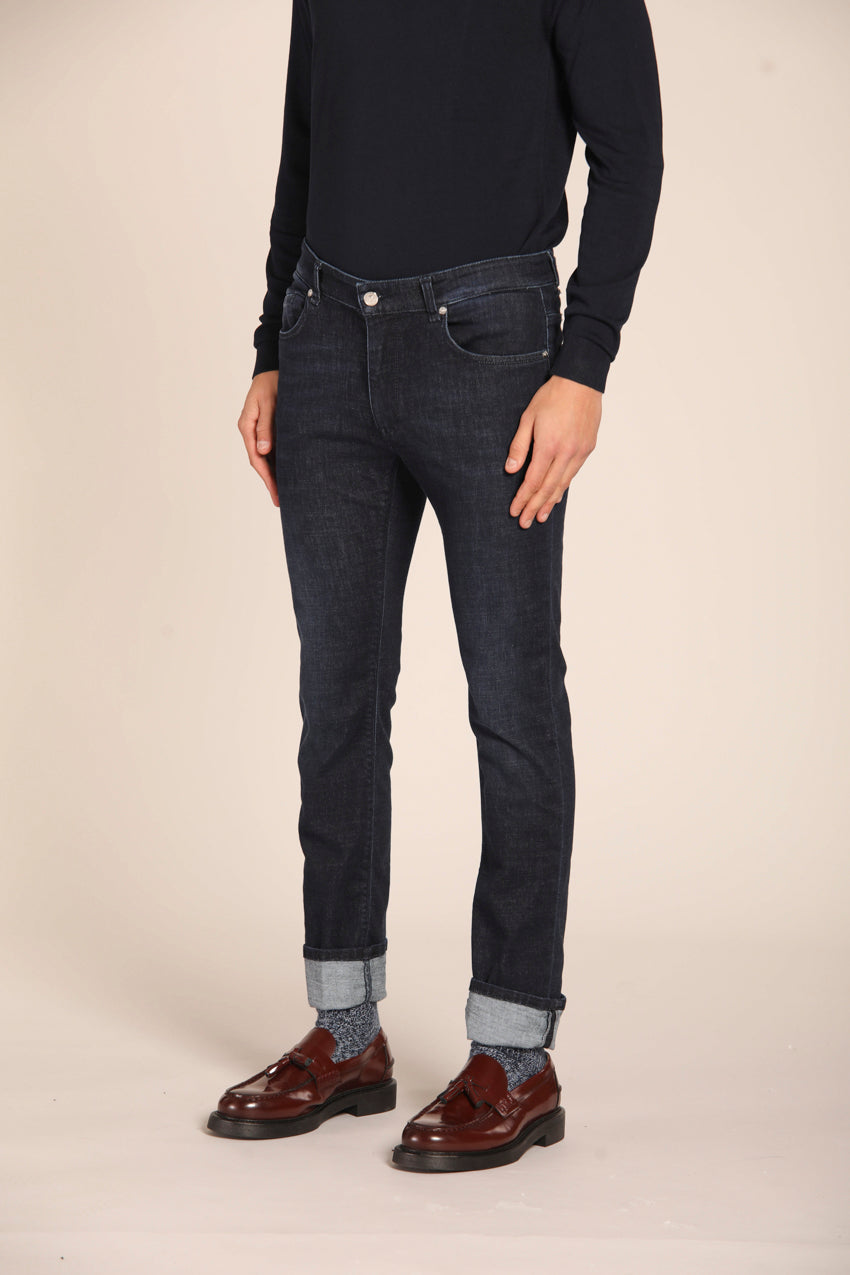 immagine 3 di pantalone chino uomo in denim modello Harris a 5 tasche, colore blu navy, fit slim di Mason's