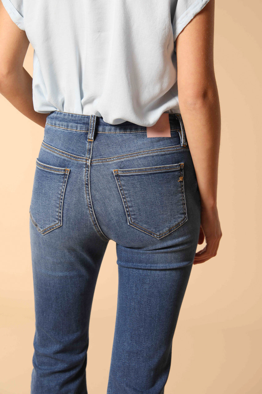 Olivia pantalón 5 bolsillos mujer en denim azul stretch con fondo trompeta slim fit