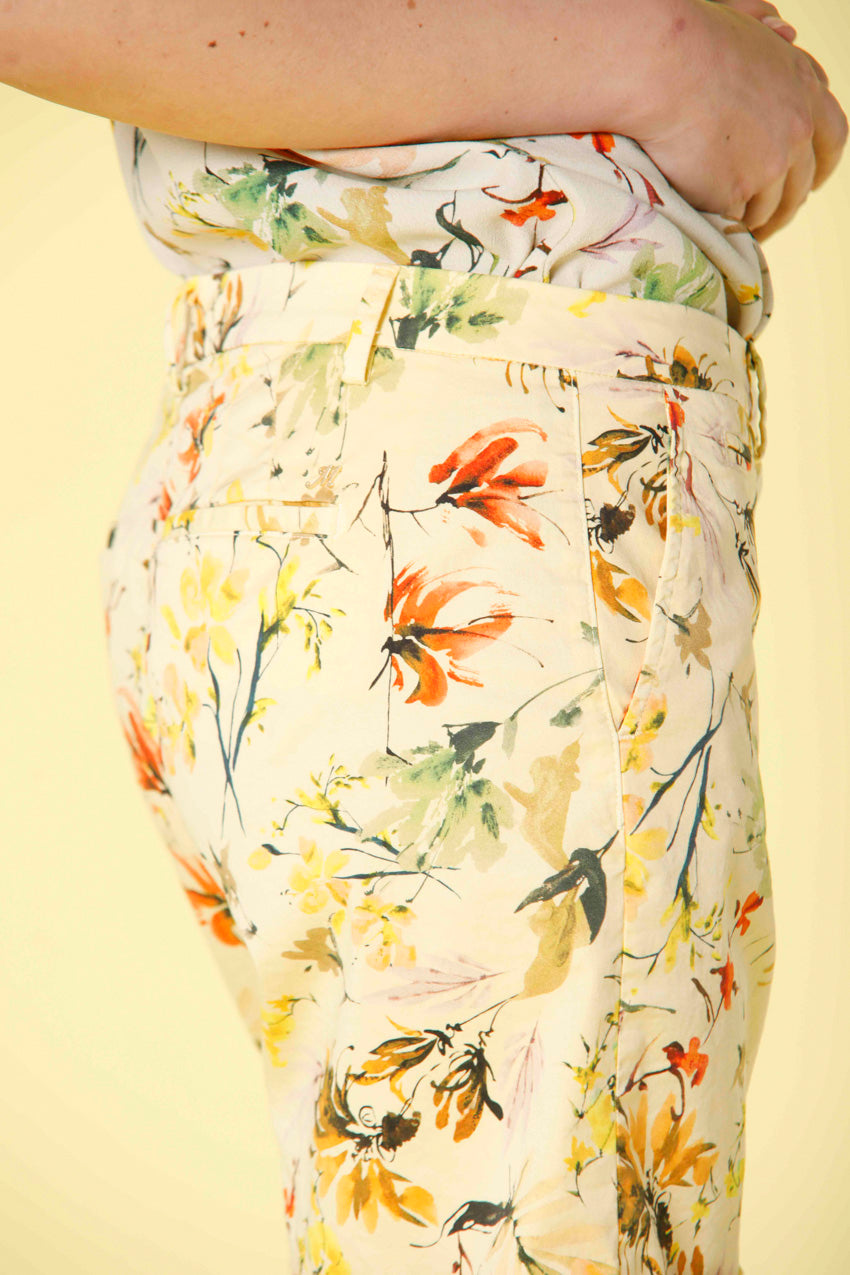 image 3 de Mason's bermuda chino femme en coton avec motif floral modèle jaqueline curvy regular jaune de Mason's