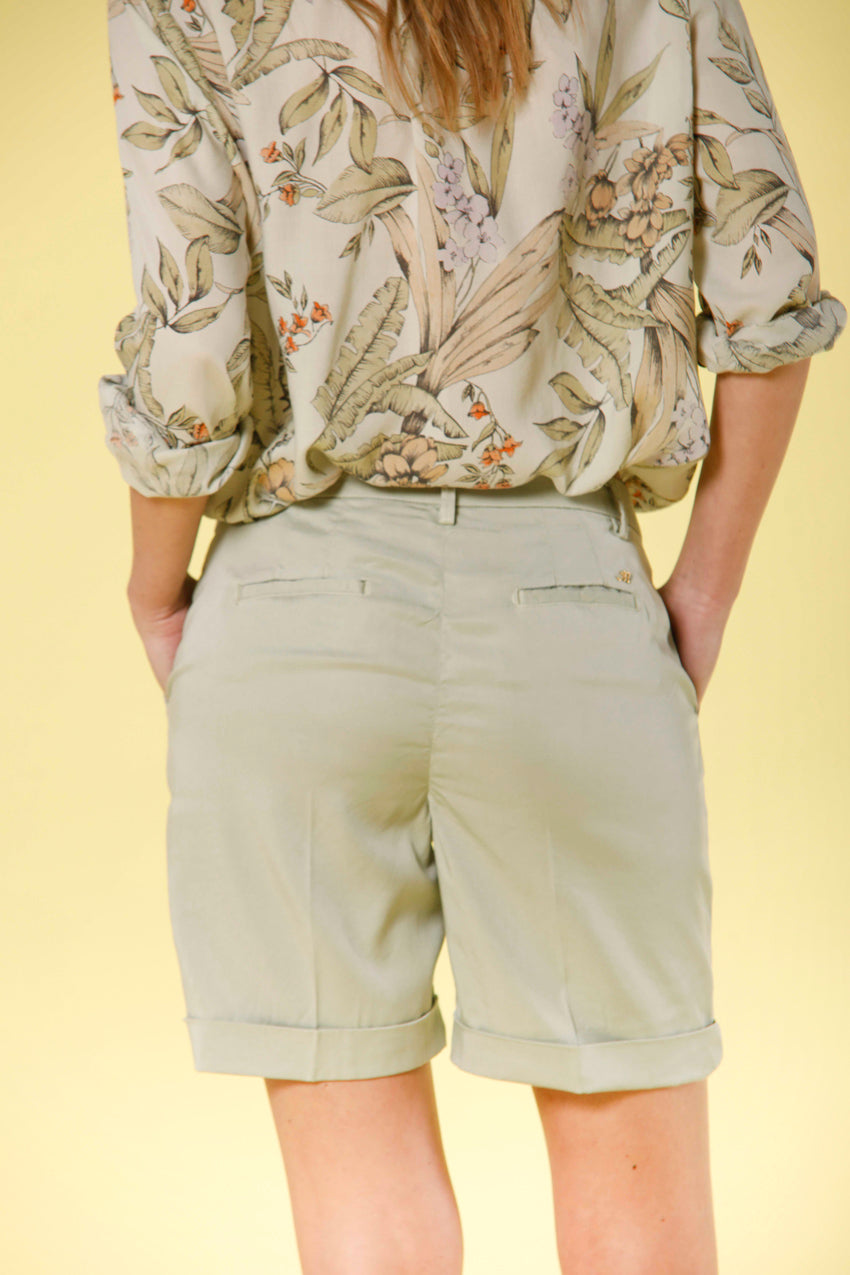 image 4 of woman's chino bermuda in tencel with embroidery jaqueline curvie model in light green curvy fit by mason's