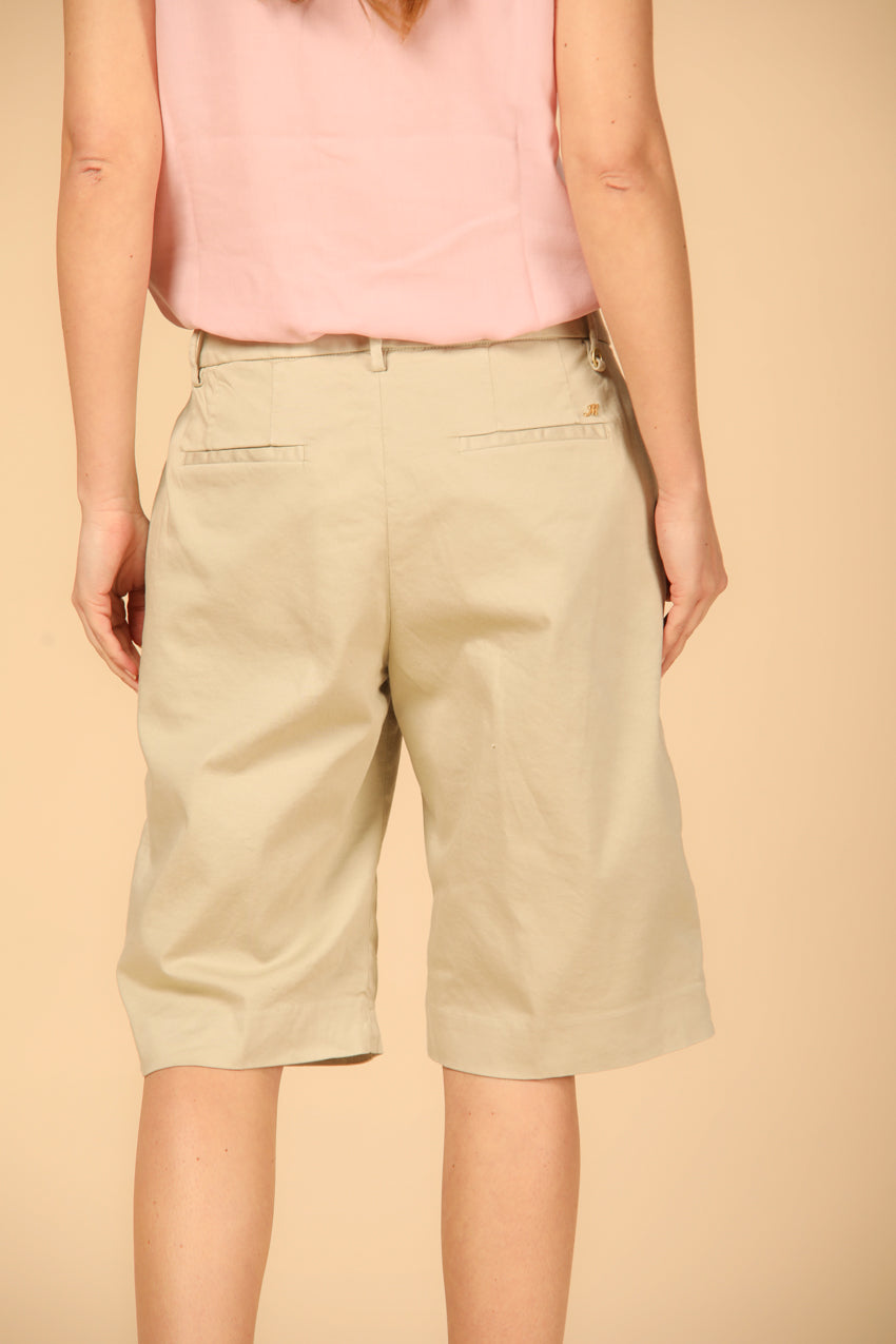 Image 4 of Mason's women's New York model chino bermudas in light beige color, regular fit.