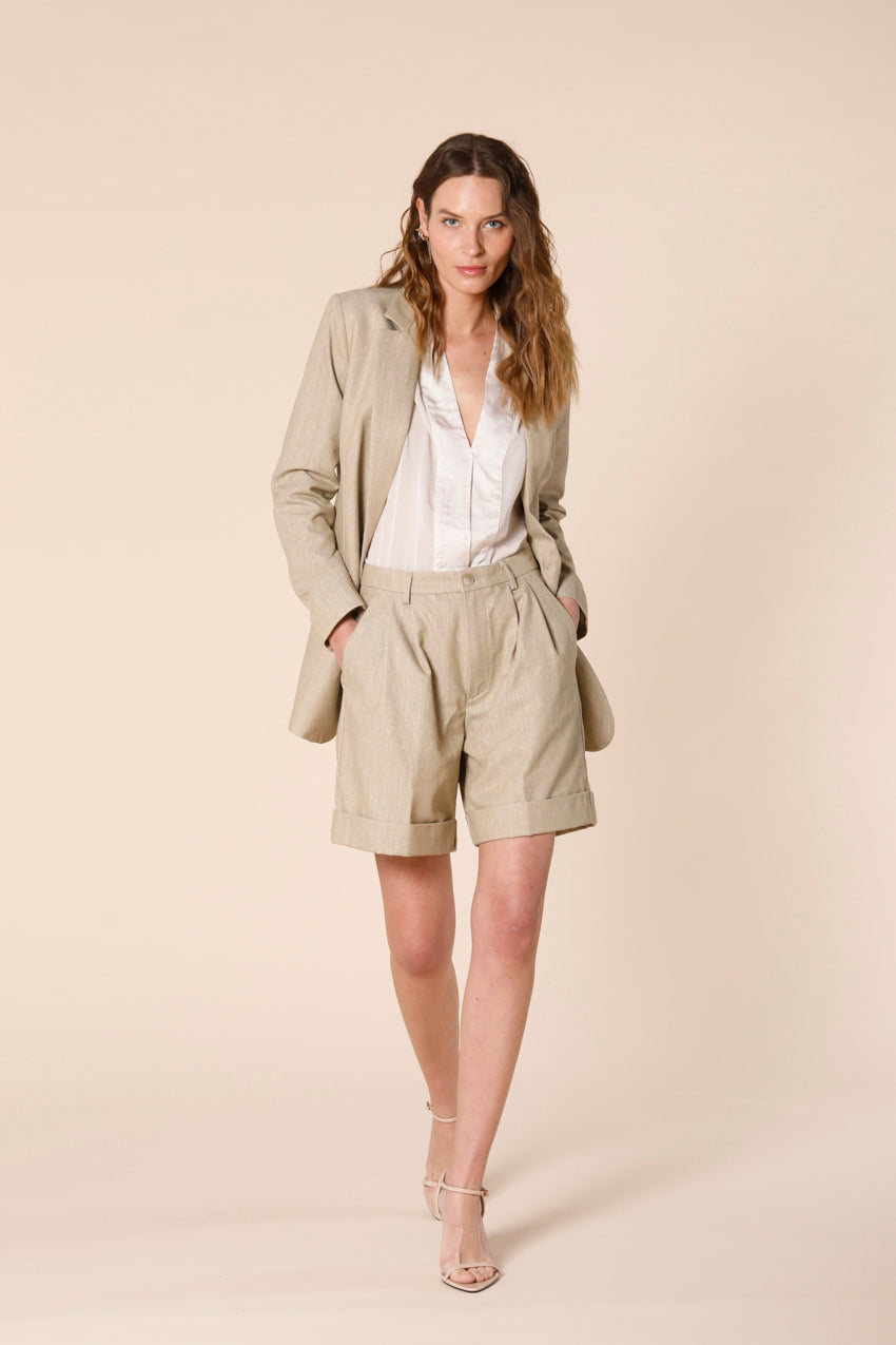 immagine 2 di bermuda chino donna con pinces in tela riga lurex modello new york pinces colore beige regular fit di Mason's