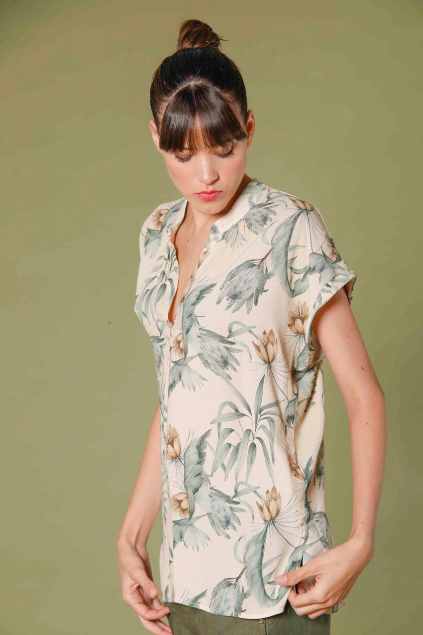 image 3 of woman's short sleeve shirt in popeline with flower pattern adele mm model in stucco by mason's