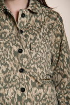 Santa Cruz Jacke Damen aus Gabardine Camouflage-Print