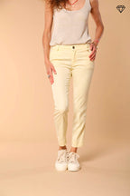 Immagine 1 di pantalone chino donna in twill modello Jaqueline Curvie curvy fit