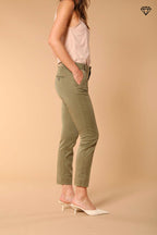 Immagine 4 di pantalone chino donna in twill modello Jaqueline Curvie curvy fit 