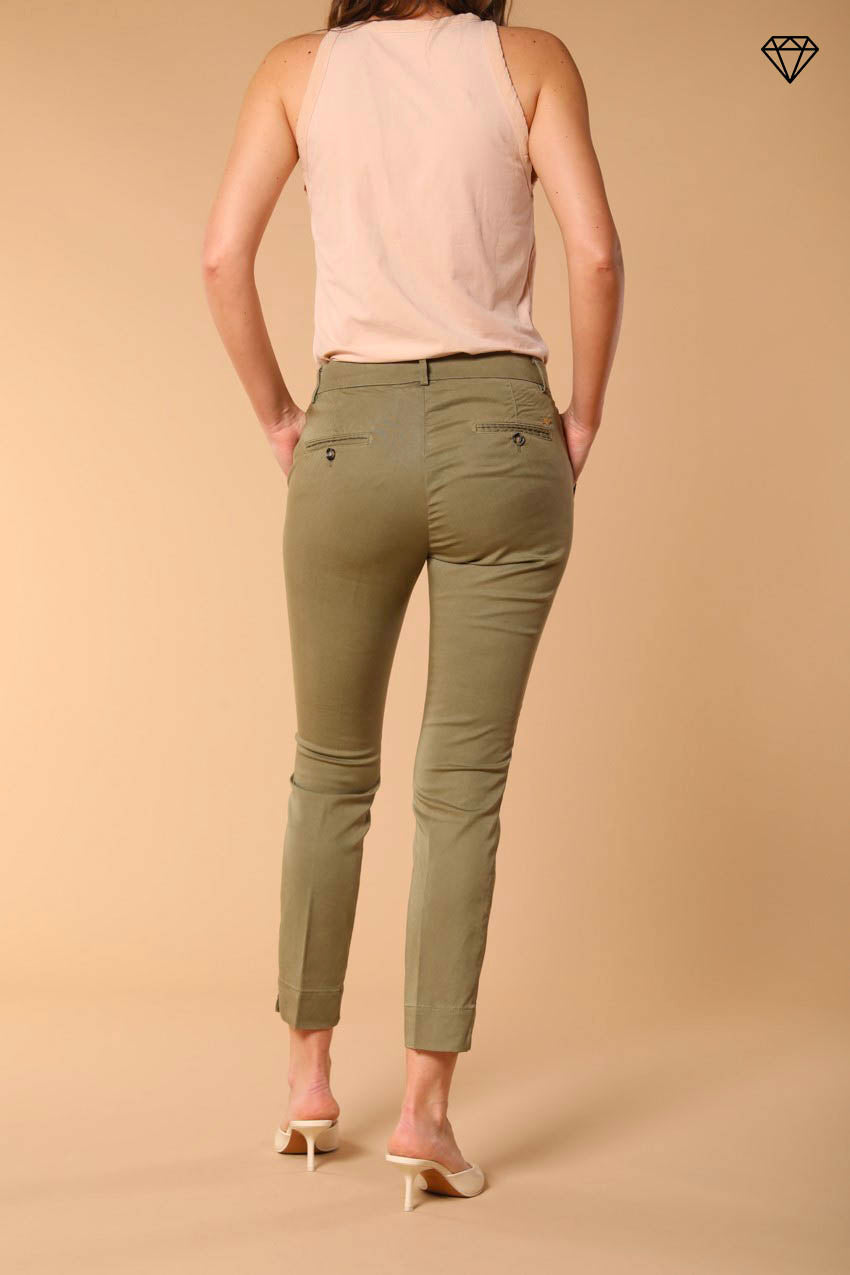 Immagine 5 di pantalone chino donna in twill modello Jaqueline Curvie curvy fit 
