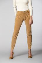 Jaqueline Archivio pantalon chino femme en velours 1000 raies slim fit