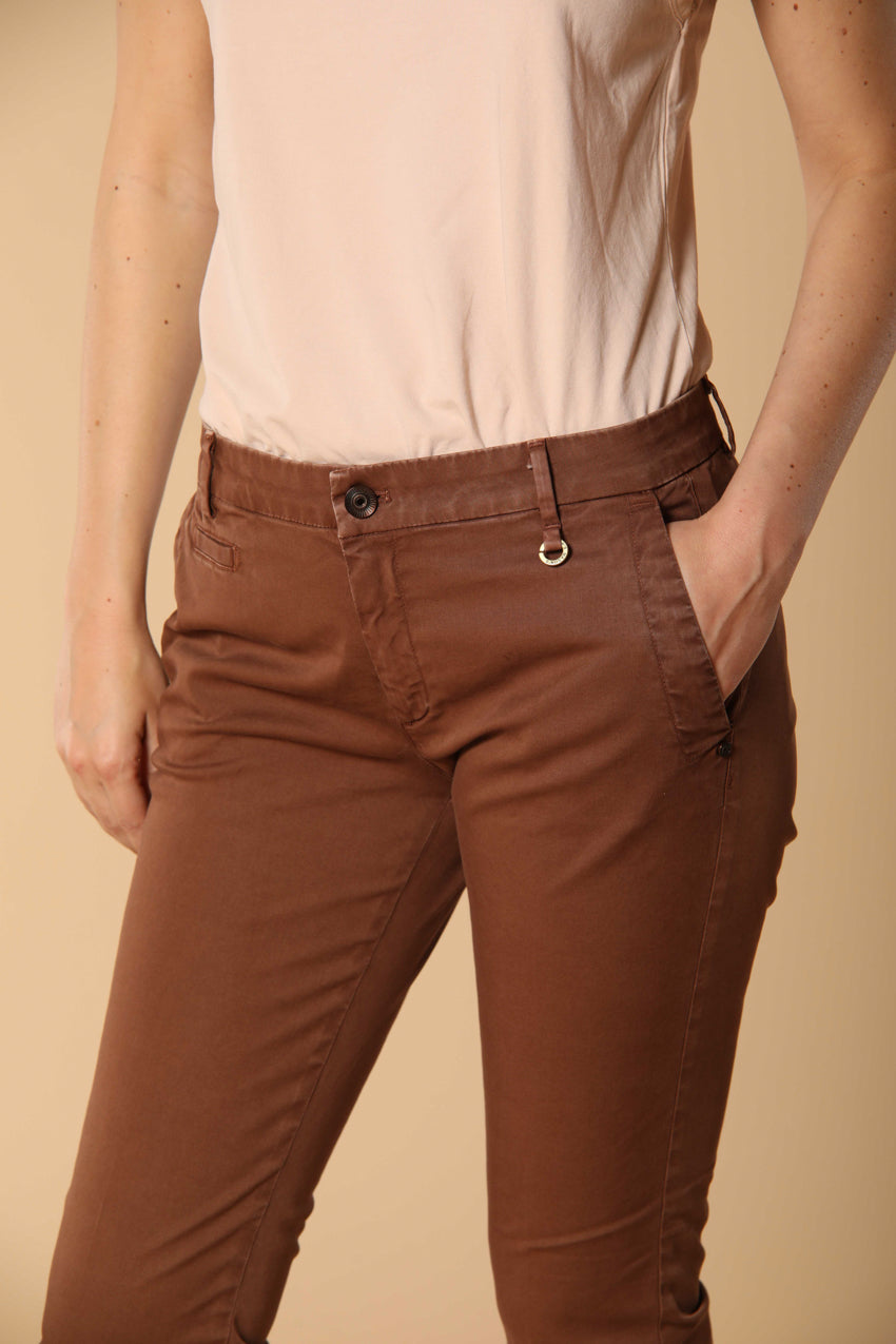 Jaqueline Archivio pantalón chino de mujer en gabardina slim fit