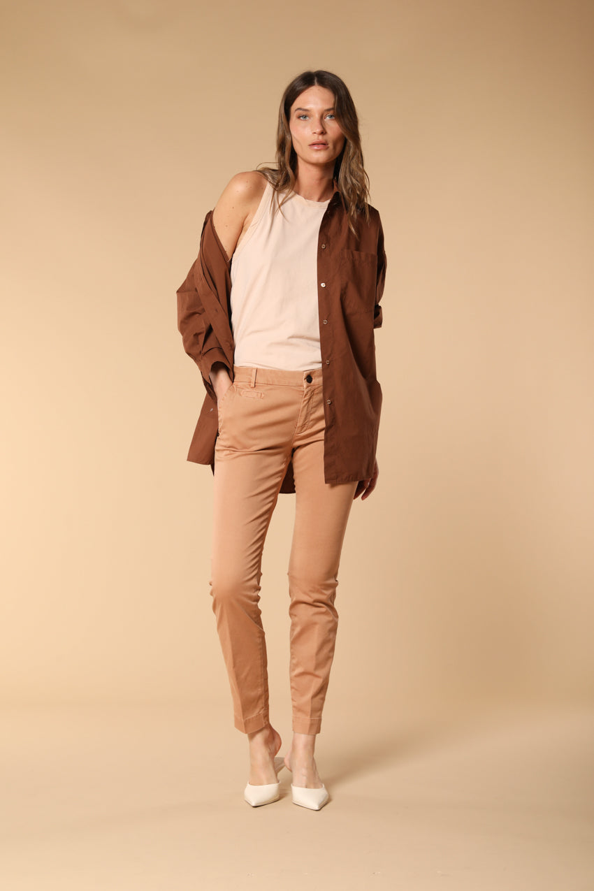 Jaqueline Archivio pantalón chino de mujer en gabardina slim fit