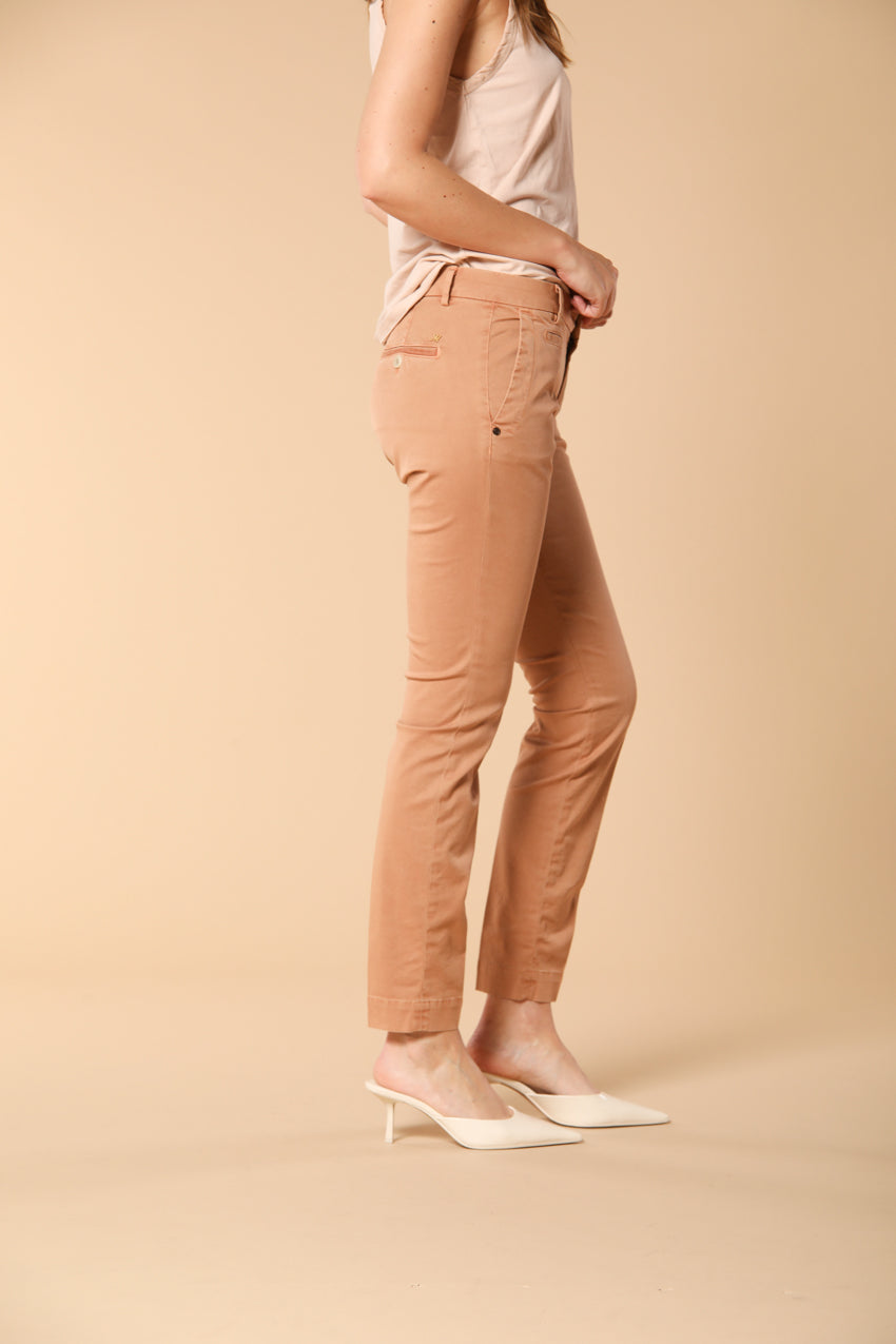 Jaqueline Archivio pantalón chino de mujer en gabardina slim fit