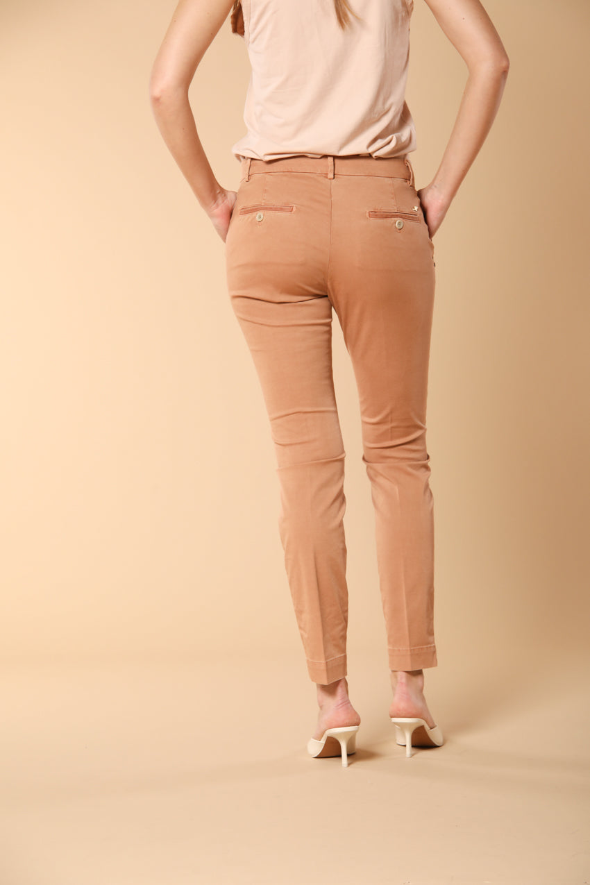 Jaqueline Archivio pantalón chino de mujer en gabardina slim fit
