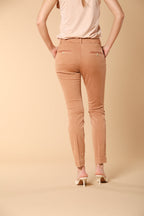 Jaqueline Archivio pantalón chino de mujer en gabardina slim fit