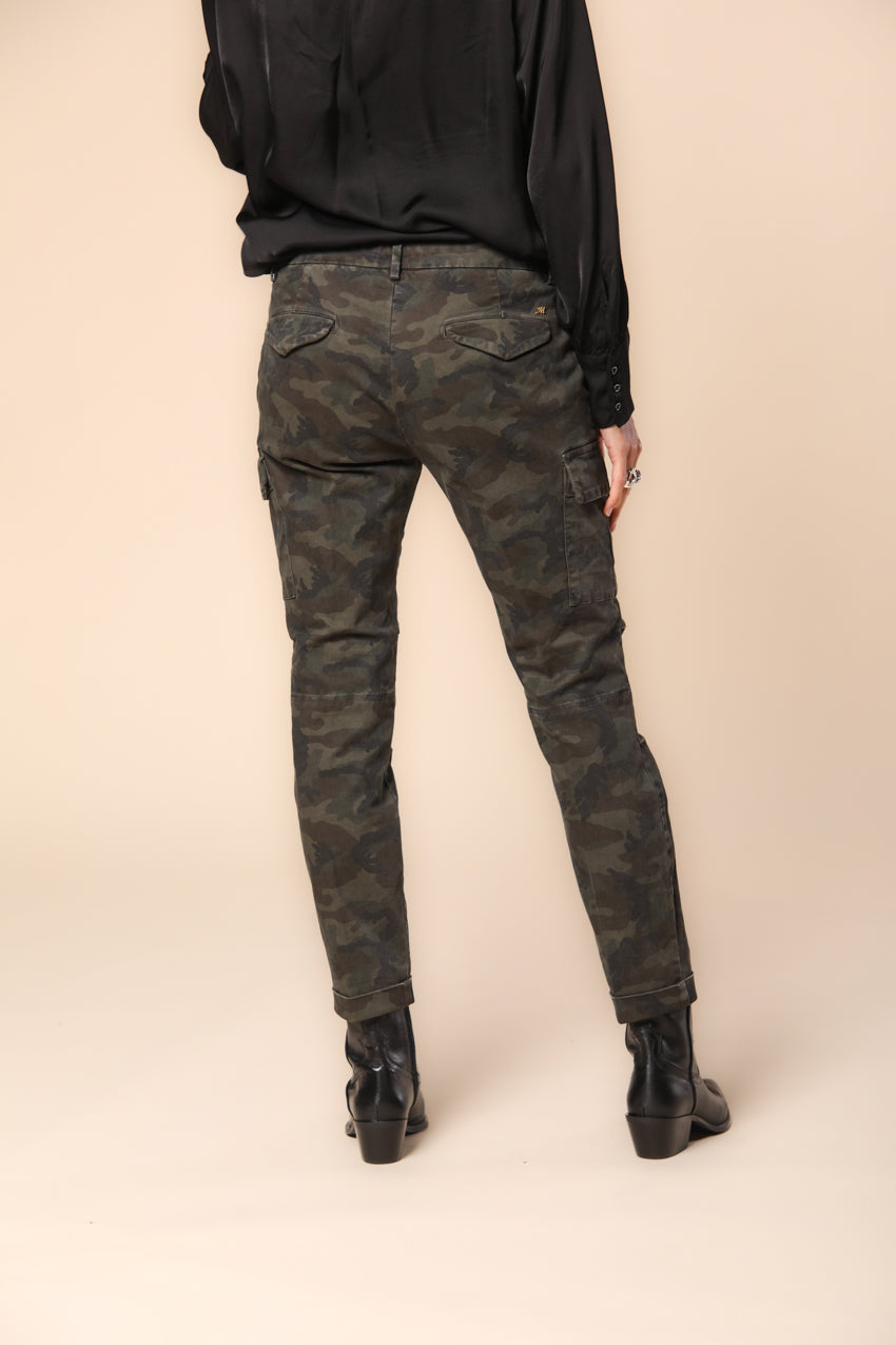 Chile City Damen Cargo-hose aus Satin mit Camouflage-muster Curvy Fit ①.