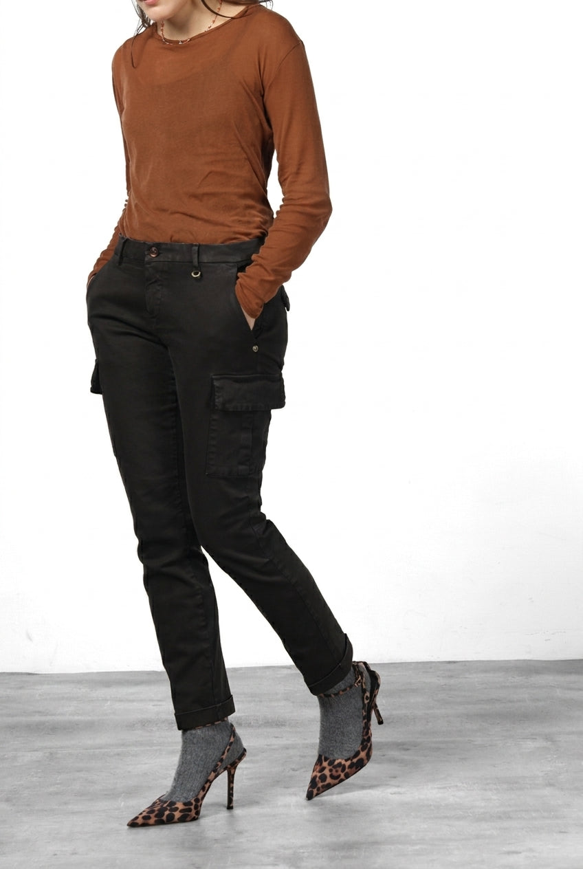 Chile City pantalón cargo de mujer en raso slim fit