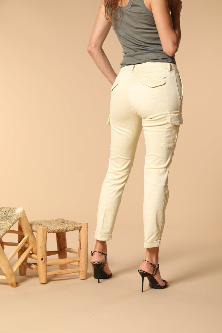 Chile City pantalón cargo mujer en gabardina curvy fit