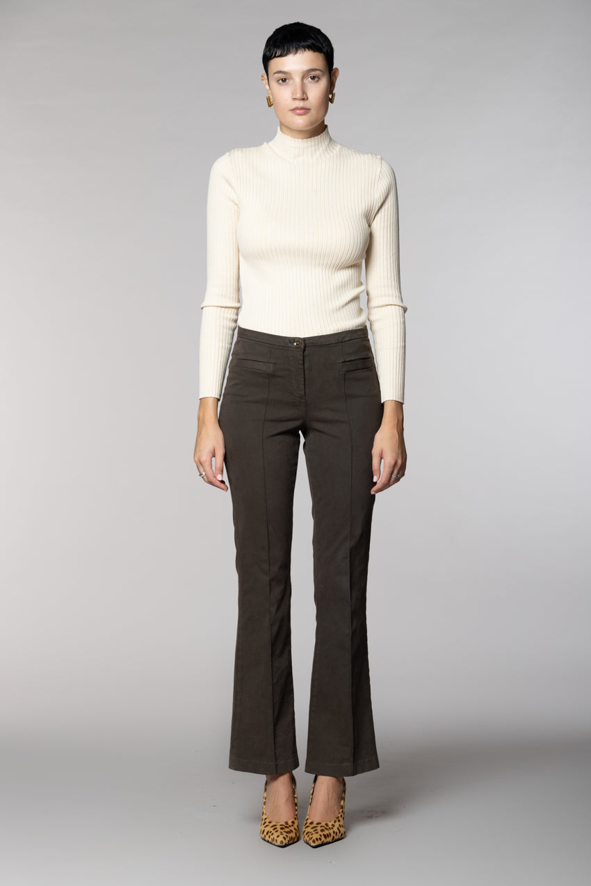 Milano Flare pantalon chino femme en satin slim fit