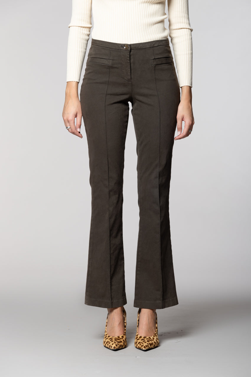 Milano Flare pantalon chino femme en satin slim fit