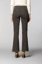 Milano Flare pantalon chino femme en satin slim fit