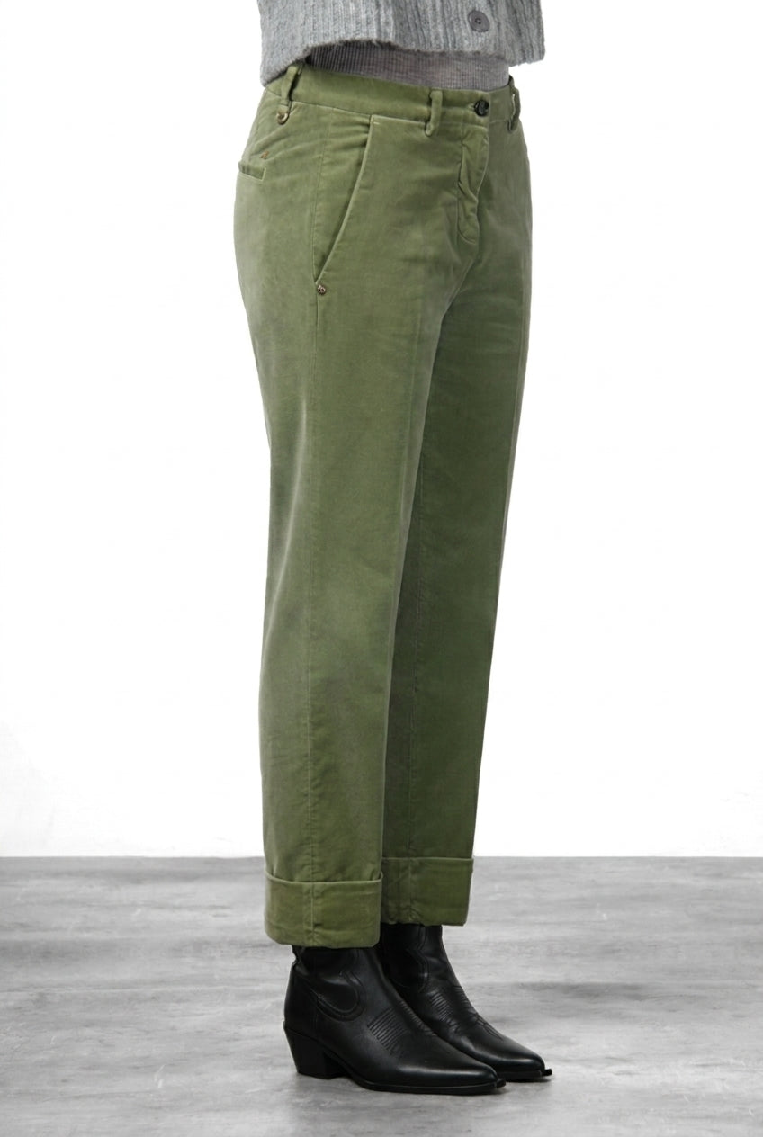 New York Carrot pantalón chino de mujer en terciopelo liso carrot fit ①
