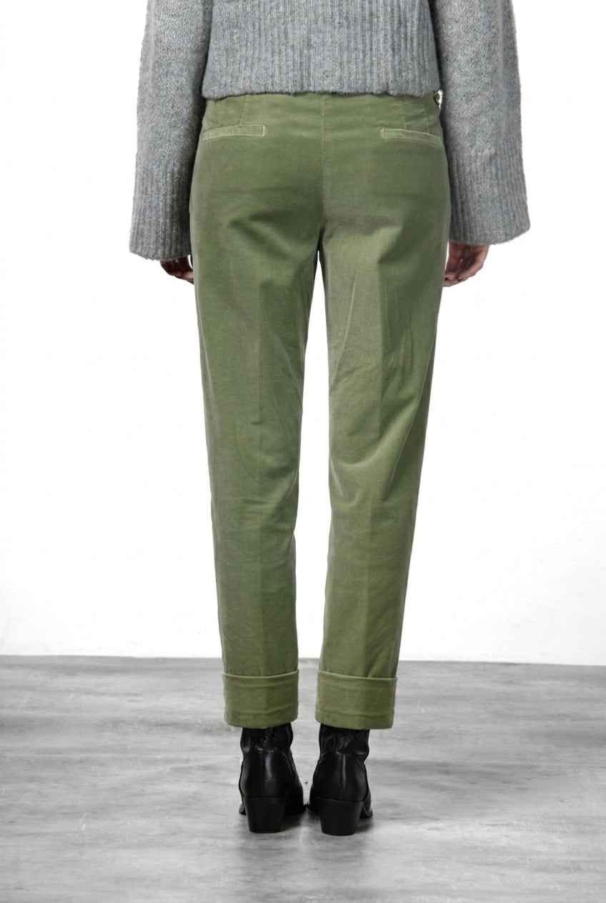 New York Carrot pantalón chino de mujer en terciopelo liso carrot fit ①
