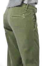 New York Carrot pantalón chino de mujer en terciopelo liso carrot fit ①
