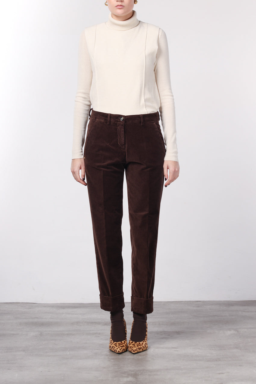 New York Carrot pantalón chino de mujer en terciopelo liso carrot fit ①
