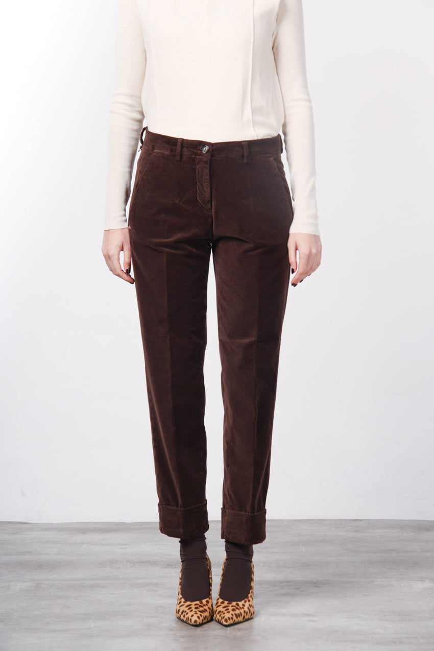 New York Carrot pantalón chino de mujer en terciopelo liso carrot fit ①
