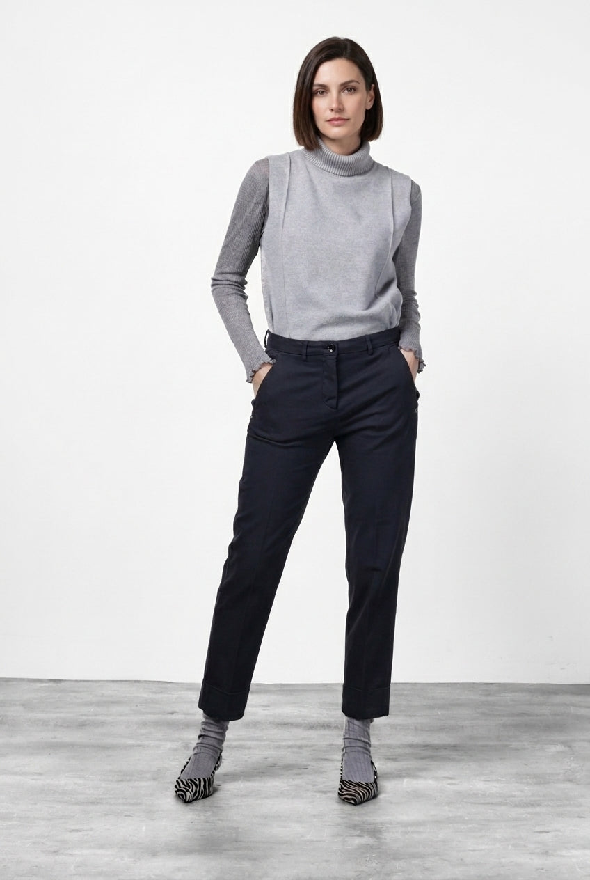 New York Carrot women’s chino pants in satin with carrot fit ①