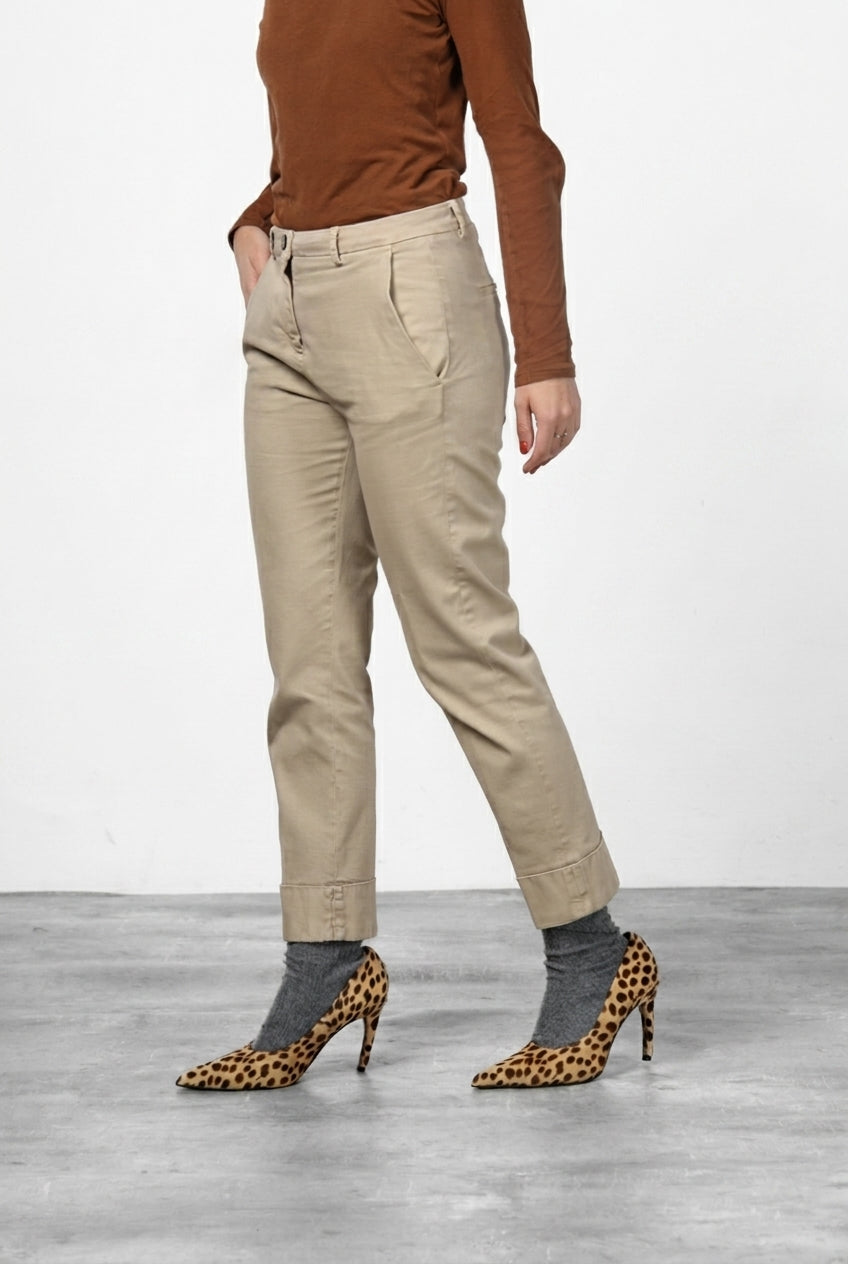 New York Carrot pantalón chino de mujer en gabardina de algodón y lana carrot fit ①
