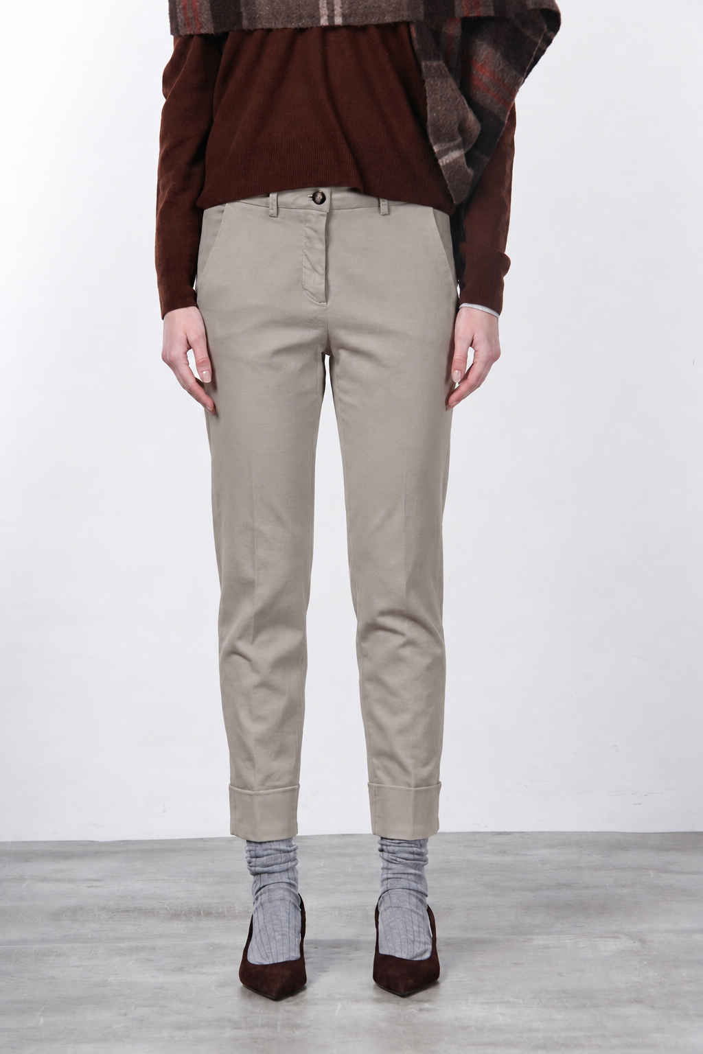 New York Carrot pantalon chino femme en gabardine de coton et laine carrot fit ①
