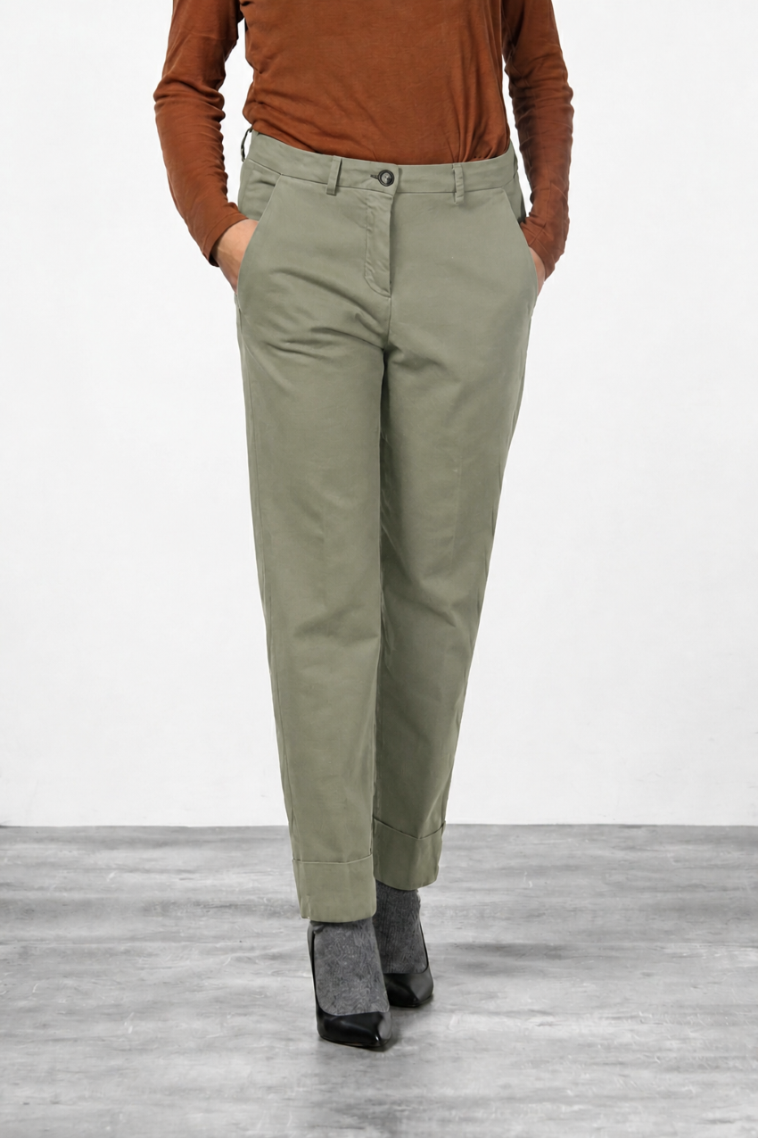 New York Carrot pantalón chino de mujer en gabardina de algodón y lana carrot fit ①
