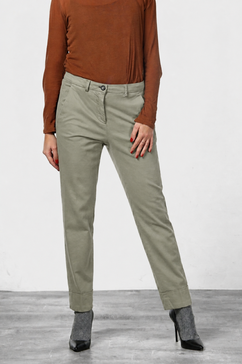 New York Carrot pantalón chino de mujer en gabardina de algodón y lana carrot fit ①