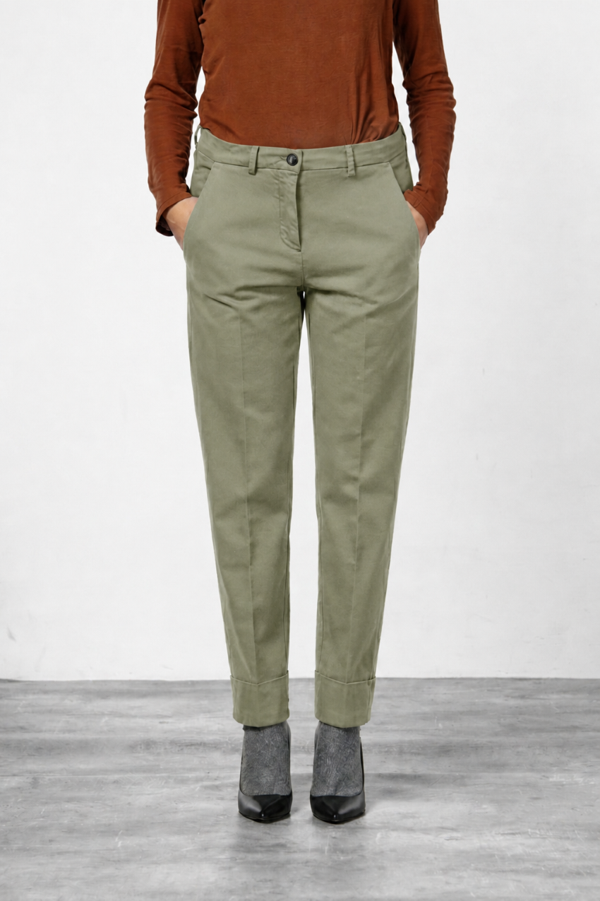 New York Carrot pantalón chino de mujer en gabardina de algodón y lana carrot fit ①