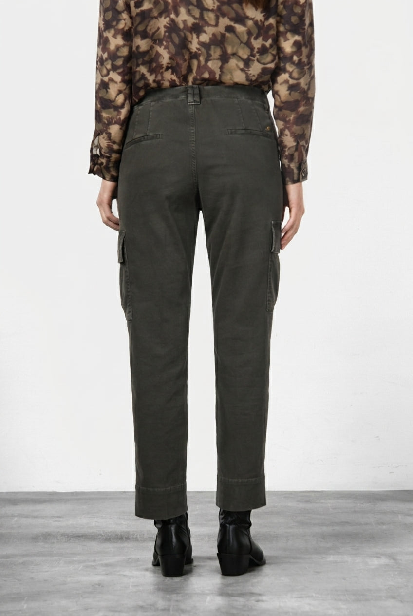Marlene Cargo pantalone cargo donna in gabardina carrot fit