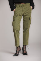 Foto 3 Marlene Cargo pantalone cargo donna in gabardina carrot fit