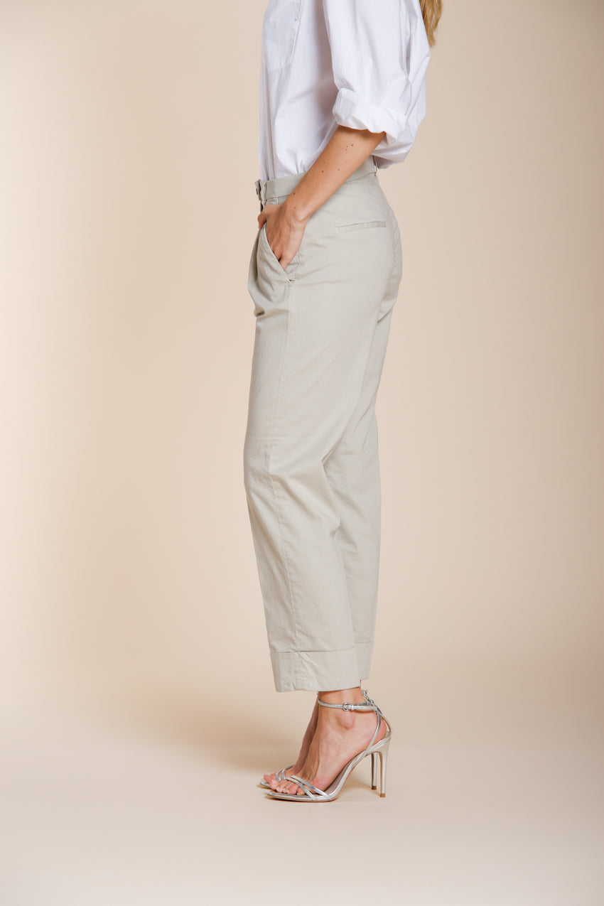 New York Carrot Sartoriale 1 Pince pantalón chino mujer en satén de algodón y seda carrot fit ①