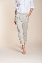 New York Carrot Sartoriale 1 Pince pantalón chino mujer en satén de algodón y seda carrot fit ①