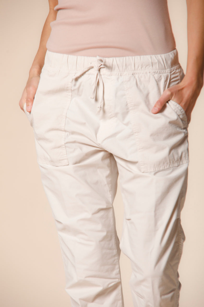 Immagine 2 di pantalone cargo jogger donna in tela paracadute color stucco modello Fatique Jogger di Mason's