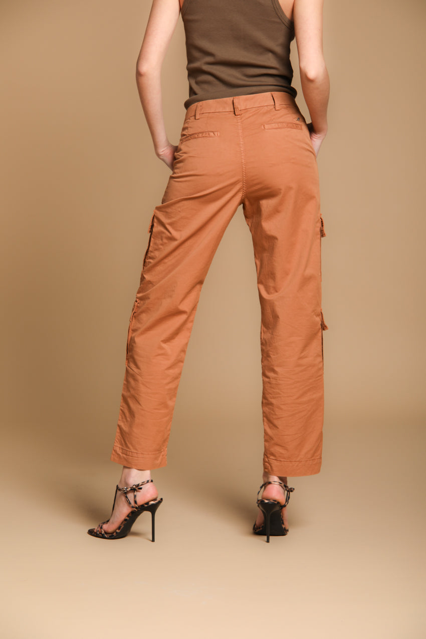Evita Cargo pantalone cargo donna in gabardina elasticizzata relaxed fit