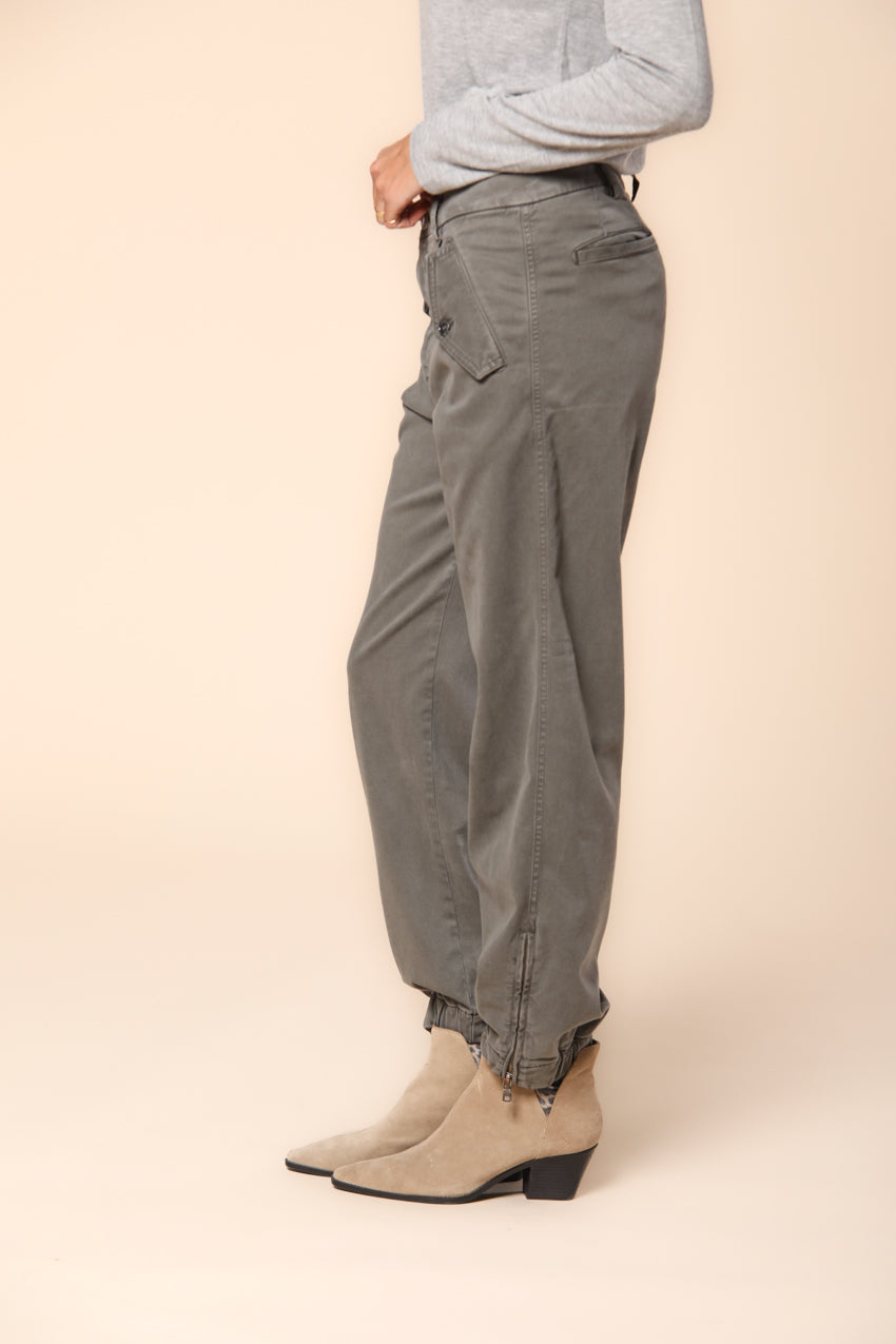 Evita pantalone cargo donna in raso stretch curvy fit