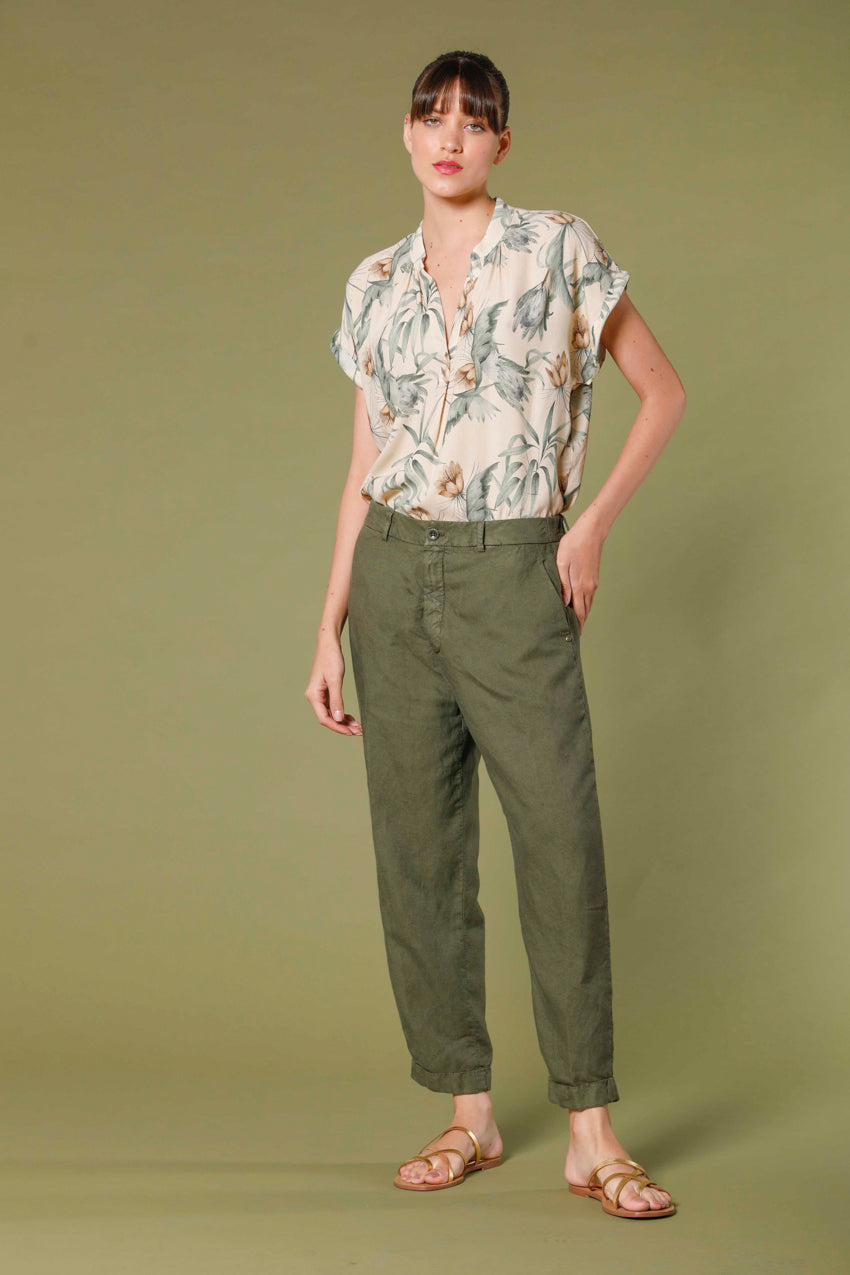 image 2 de pantalon chino jogger femme en tencel et lin modèle Linda Summer en vert relaxed de Mason's