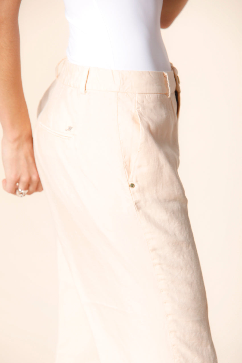 Bild 2 von Damen Chino Jogger Hose aus Tencel und Leinen in Pastellrosafarbe, Modell Linda Summer von Mason's