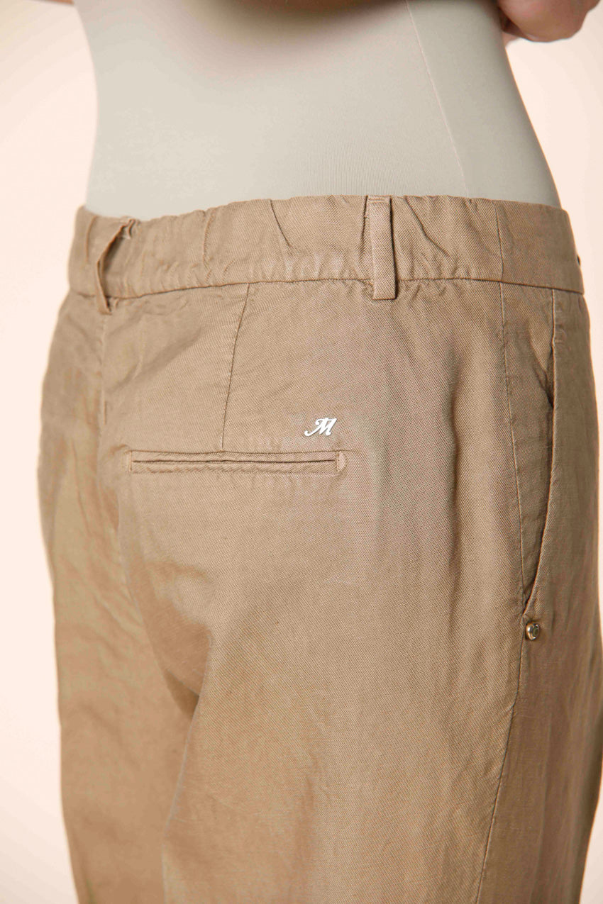 Image 2 of women's chino jogger pants in taupe colored tencel and linel mat fabric Linda Summer model by Mason's