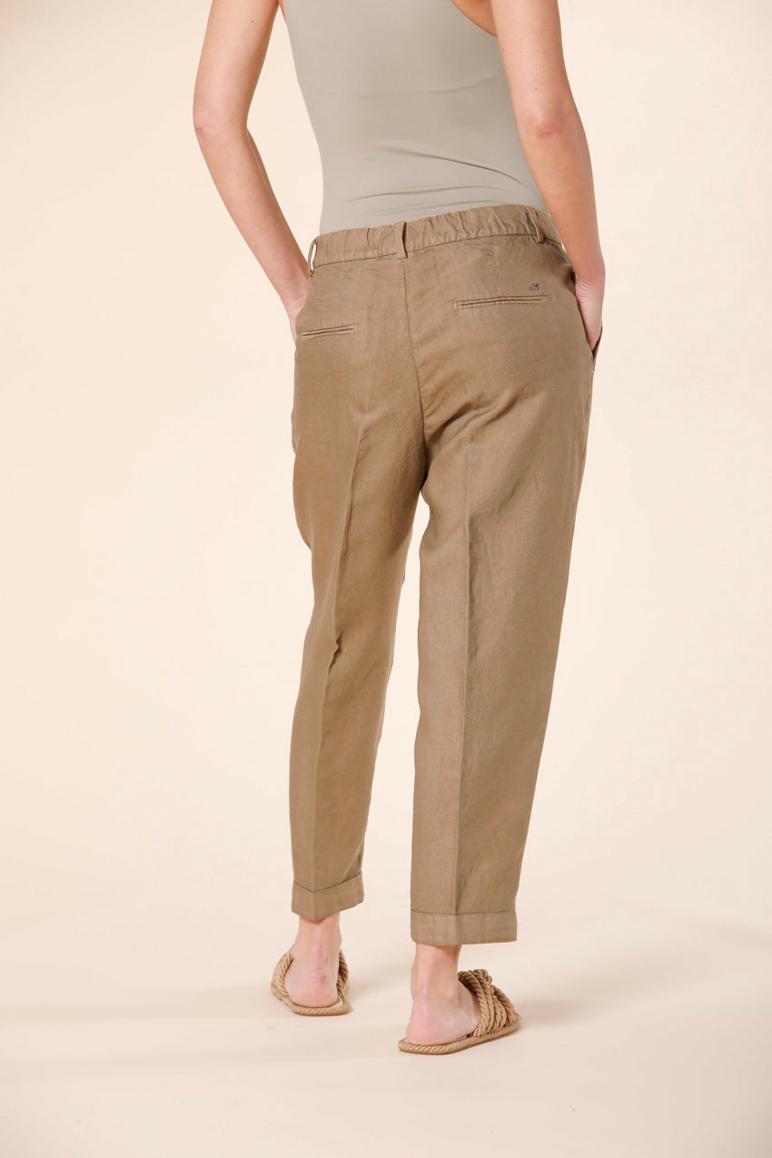 Image 3 of women's chino jogger pants in taupe colored tencel and linel mat fabric Linda Summer model by Mason's