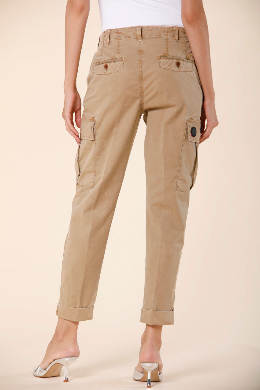 Immagine 3 di pantalone cargo donna in twill di cotone color biscotto incon washes modello Judy Archivio W di Mason's