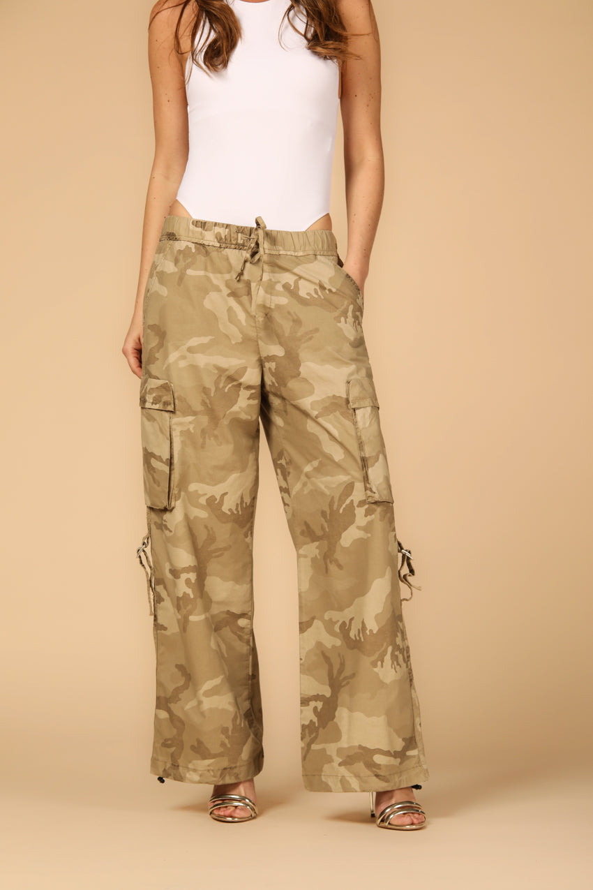 Image 6 de pantalon cargo pour femme, modèle Francis, en camouflage marron clair fit relaxed de Mason's