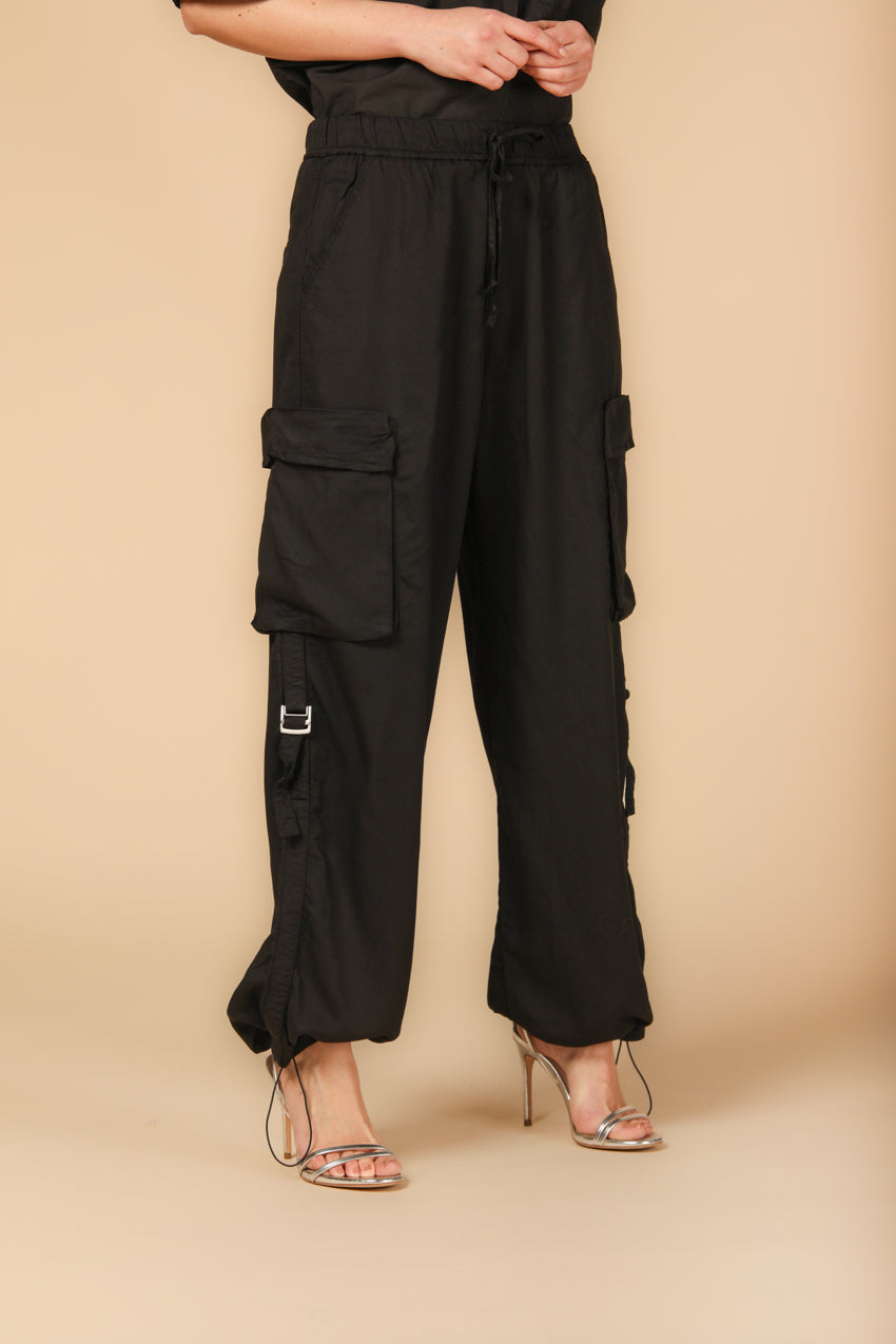 immagine 2 di pantaloni cargo jogger donna modello Francis in nero fit relaxed di Mason's